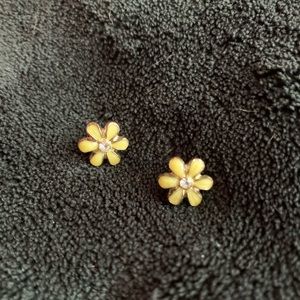 Flower studs